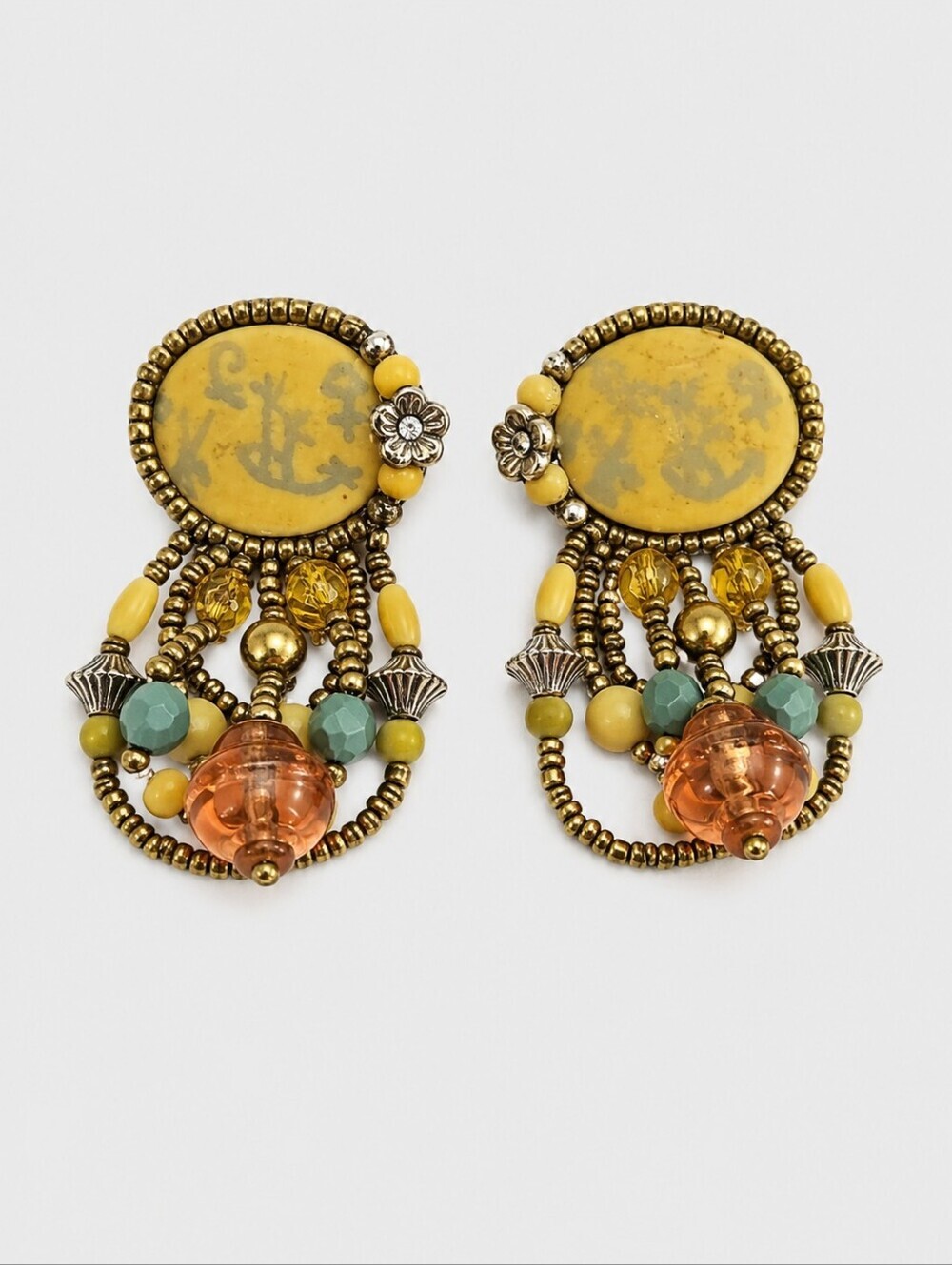 VTG CHIPITA 1980s Artisan Acrylic Beaded Festival Dangle Post Earrings